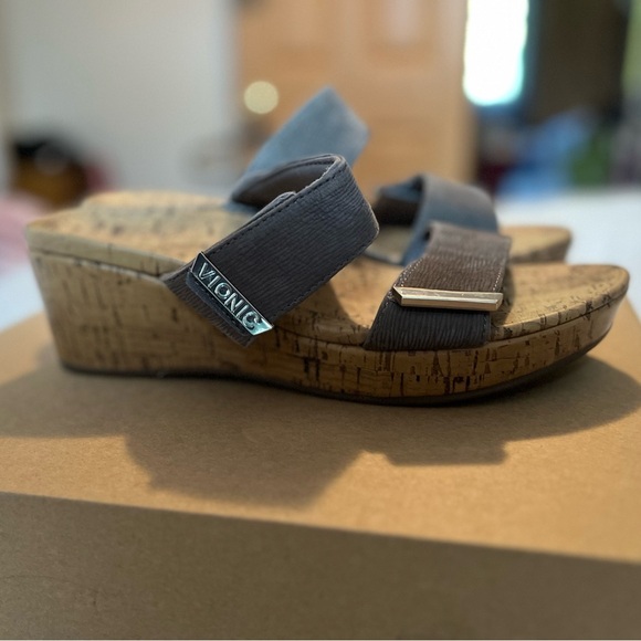 Vionic Pepper Ruched Wedge Sandals - Picture 9 of 15